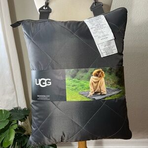 UGG® Wanderlust Travel Blanket